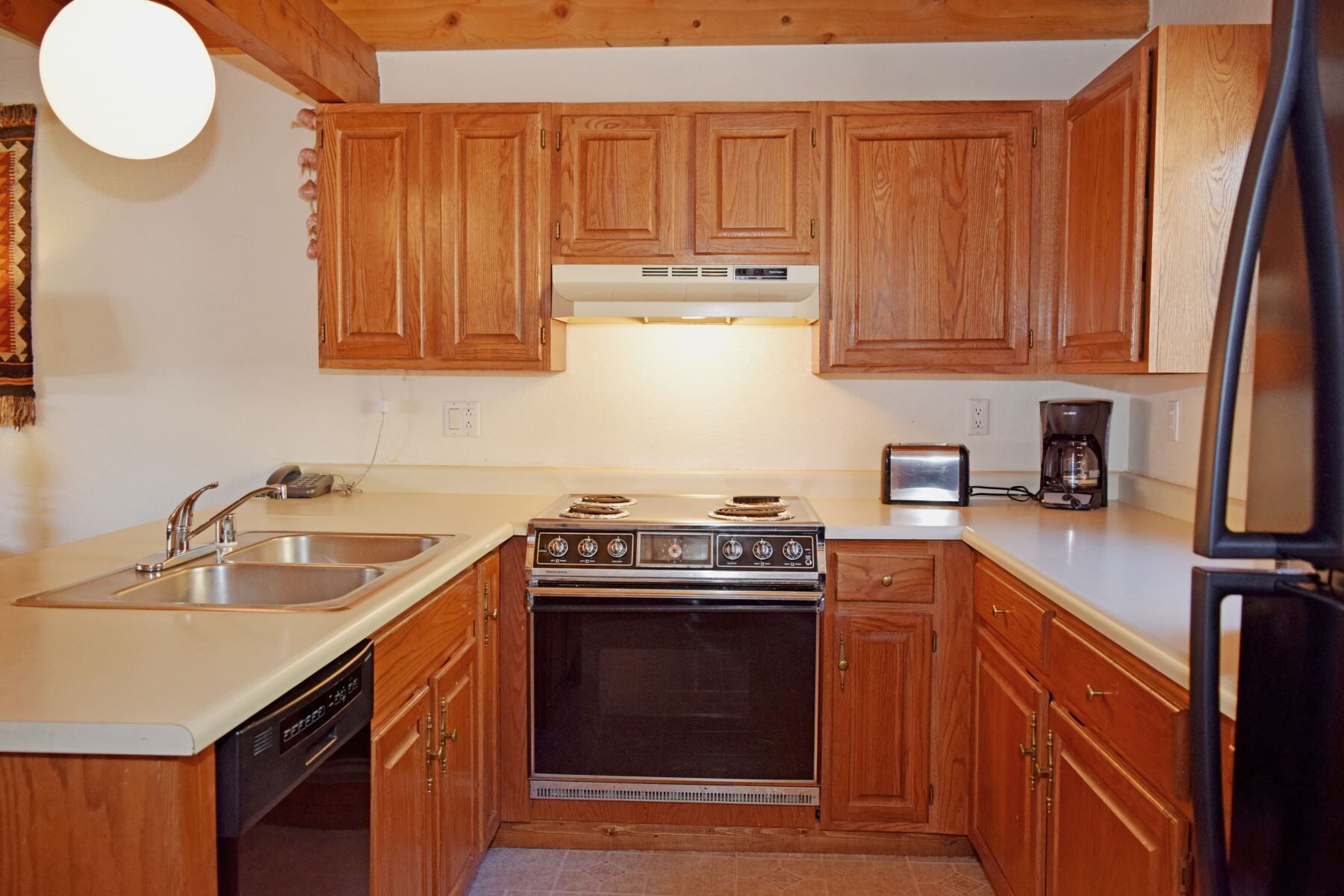 Riverbend Deluxe 2 - In Town - On The River - Free WiFi - Cable - Wood Burning F