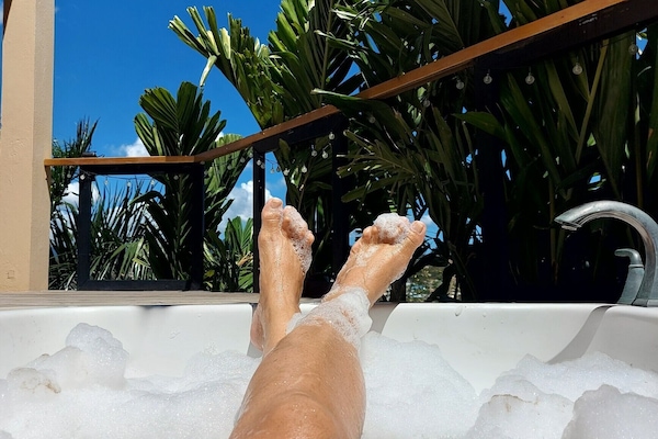 Outdoor spa tub