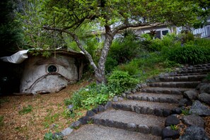 Property grounds - Comfortable luxury suite with epics views, on the Beach, Sunshine Coast (Halfmoon Bay)