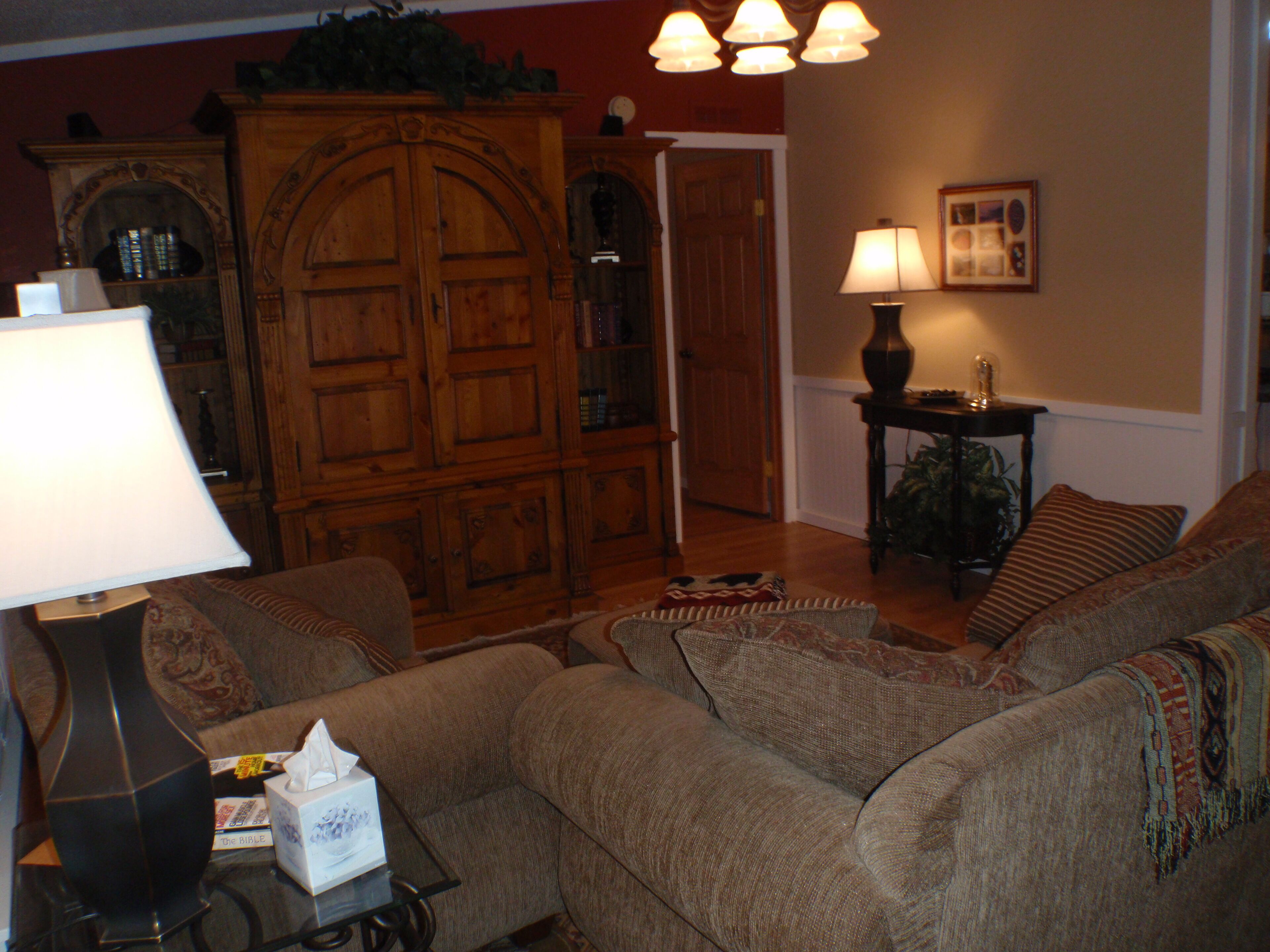 Creekside Cabin, comfortable cabin overlooking trout creek