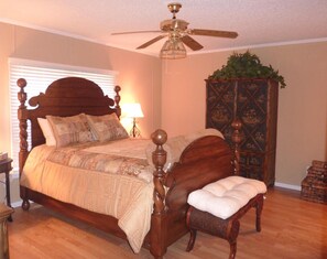 4 bedrooms, WiFi, bed sheets - Creekside Cabin, comfortable cabin overlooking trout creek (Hot Springs)