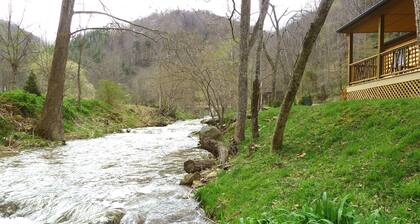 Creekside Cabin, comfortable cabin overlooking trout creek