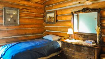 3 bedrooms, travel cot, free WiFi, bed sheets