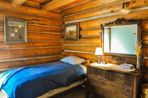 3 bedrooms, travel cot, free WiFi, bed sheets