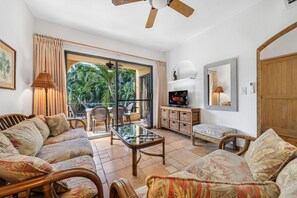 Smart TV, DVD player, books - Isla Mujeres Condo #17 at Nautibeach- Playa Norte Beachfront, Pool, Walk to Town (Isla Mujeres)