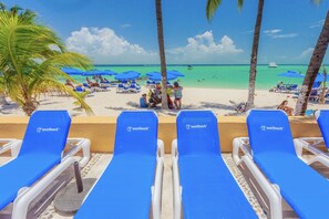 A la platja, gandules de platja i tovalloles de platja 