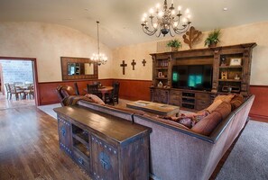 Smart TV, fireplace, DVD player, books