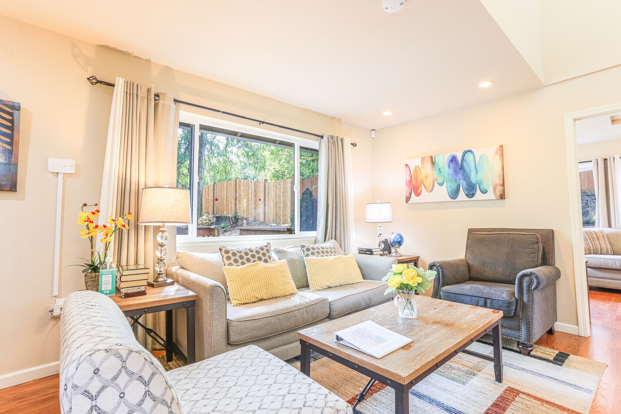 Immaculate Vista, a cozy home w/AC in Edmonds, WA