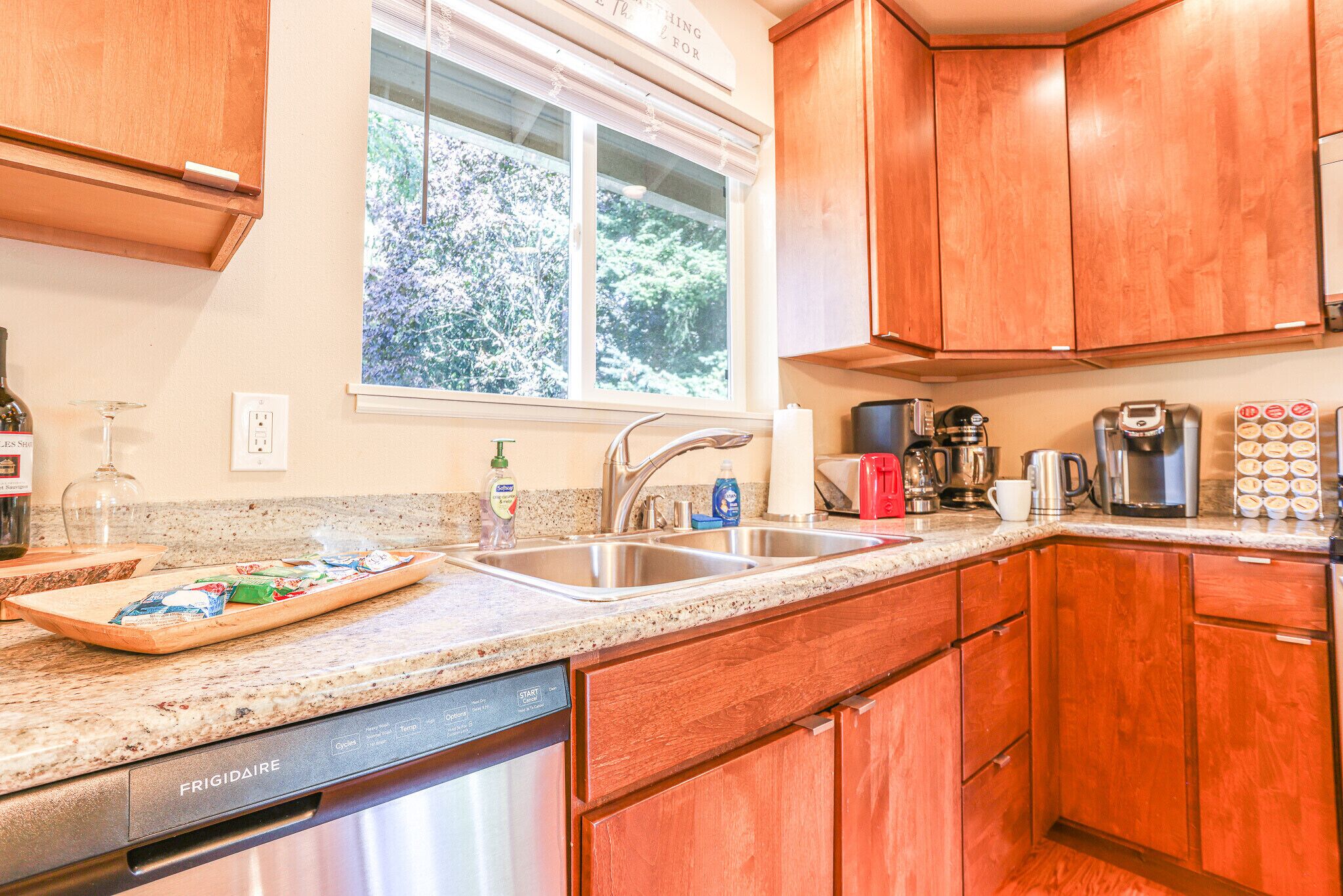 Immaculate Vista, a cozy home w/AC in Edmonds, WA