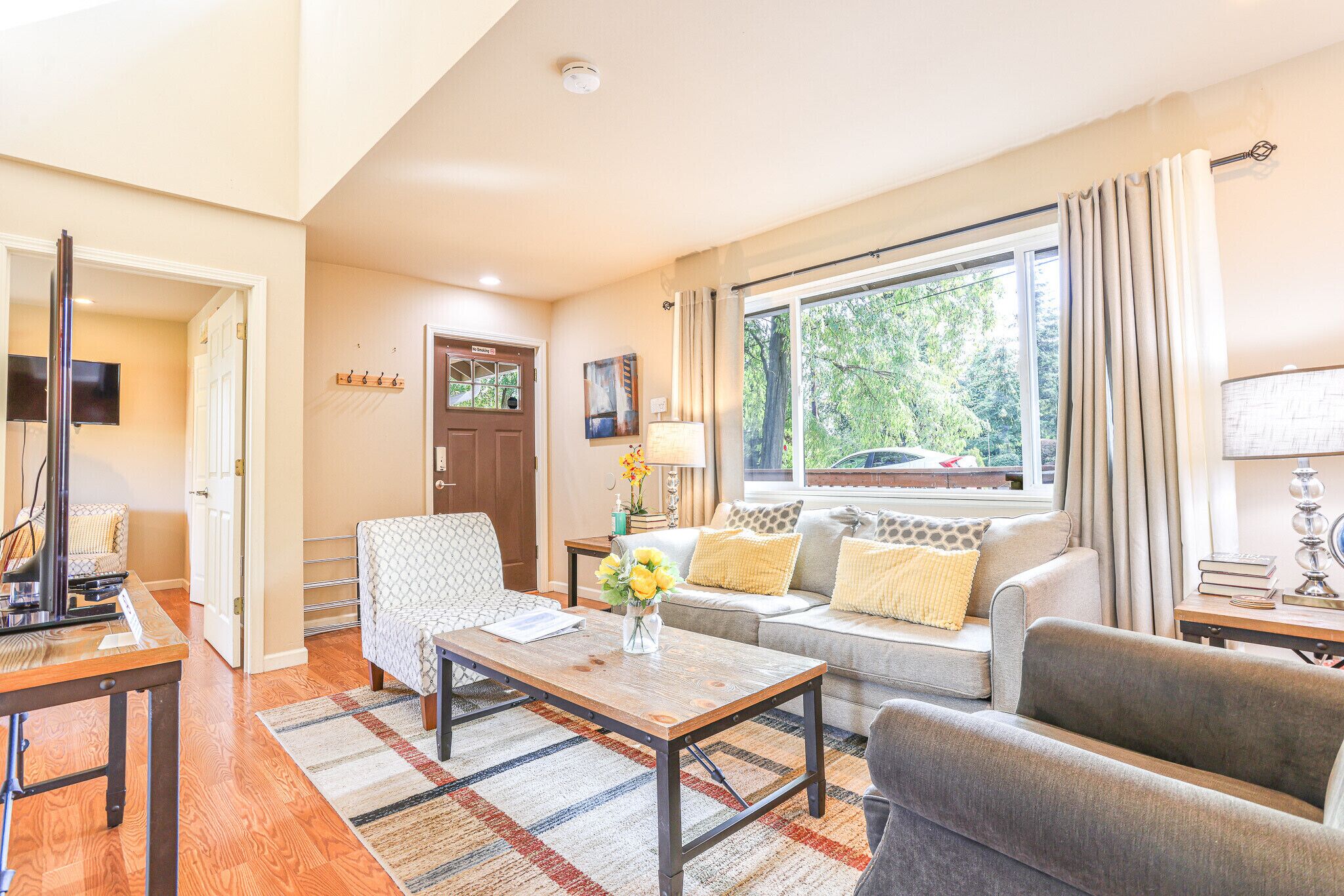 Immaculate Vista, a cozy home w/AC in Edmonds, WA