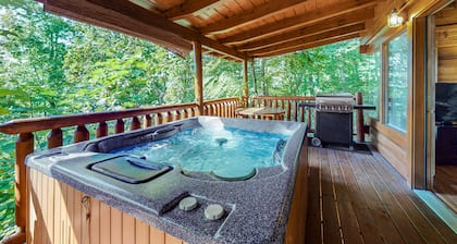 Cabina de estudio junto a la montaña con bañera de hidromasaje privada y piscina compartida de temporada