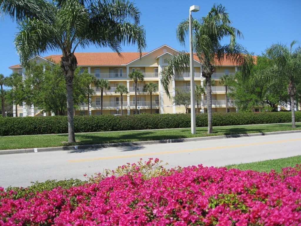 Tropical Naples - close to beaches on Marco and downtown Naples