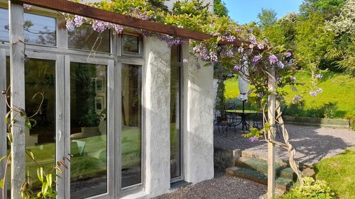 Stylish Earth House offering unique seclusion close to bay and heritage town. 