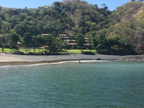 Beach nearby, sun loungers, beach towels - Bahia Pez Vela -1 Minute Walk to Secluded Beach, Ocean View and Infinity Pools! (Ocotal)