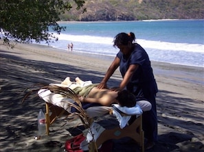 Beach nearby, sun-loungers, beach towels
