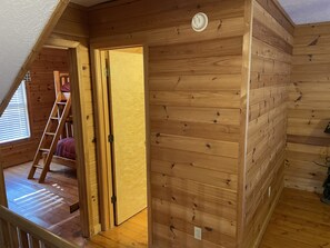 3 habitaciones, tabla de planchar con plancha, wifi y ropa de cama