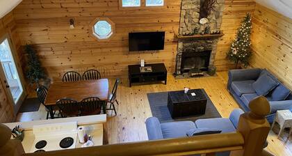 Mountain Deer Pass- A rustic mountain retreat on the Peacful Side of the Smokies