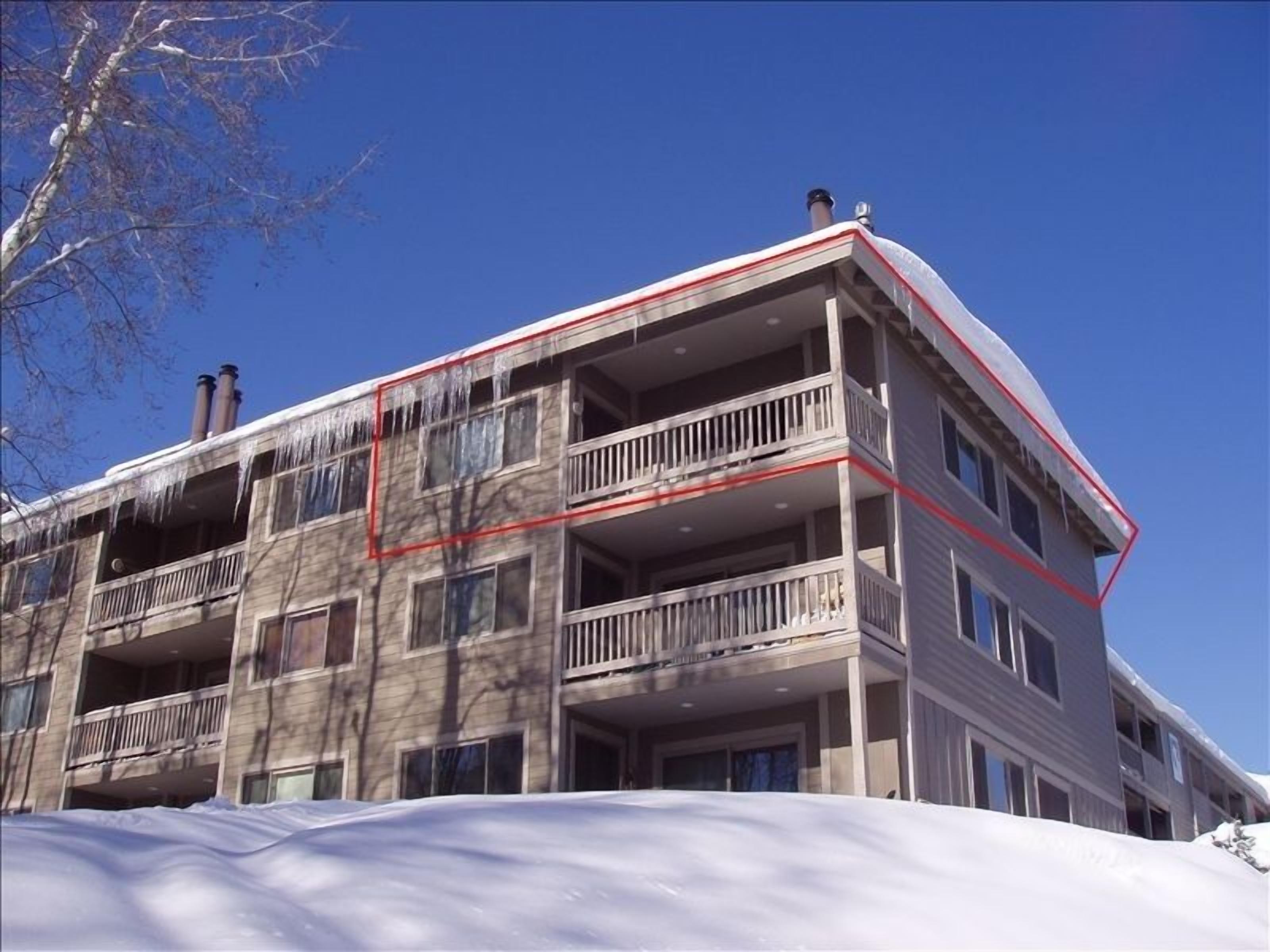 Ski-in Ski-Out 2 BDRM + LOFT Slopeside Condo on Park City Mountain Resort