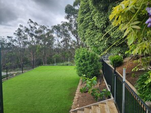 Property grounds - Sunset Hues-Enjoy Peace & Nature in lovely Adelaide Hills overlooking Adelaide (Norton Summit)