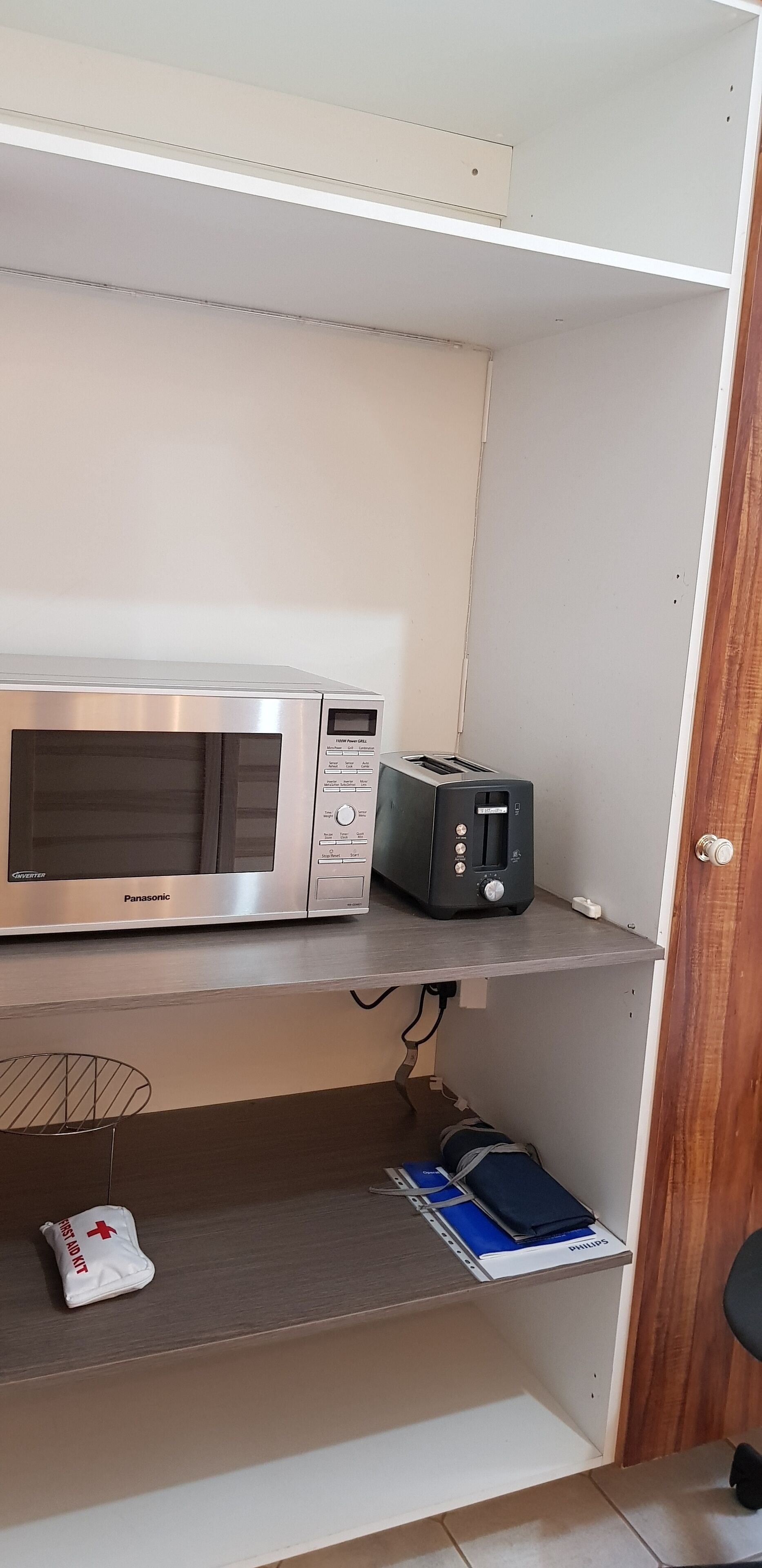 Sunset Hues-Enjoy Peace & Nature in lovely Adelaide Hills overlooking Adelaide — image 4