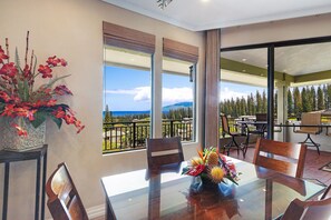 Dining - OPEN 12/20- 12/24~ ONE of Our BEST -(24V-3) ~ PANORAMIC OCEAN VIEWS ~ VERY NICE Renovation (Lahaina)