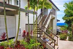 Exterior - OPEN 12/20- 12/24~ ONE of Our BEST -(24V-3) ~ PANORAMIC OCEAN VIEWS ~ VERY NICE Renovation (Lahaina)
