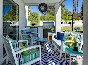 Outdoor dining - RESORT STYLE BACKYARD!  <br>Walking distance into town.#6099 (Palm Springs)