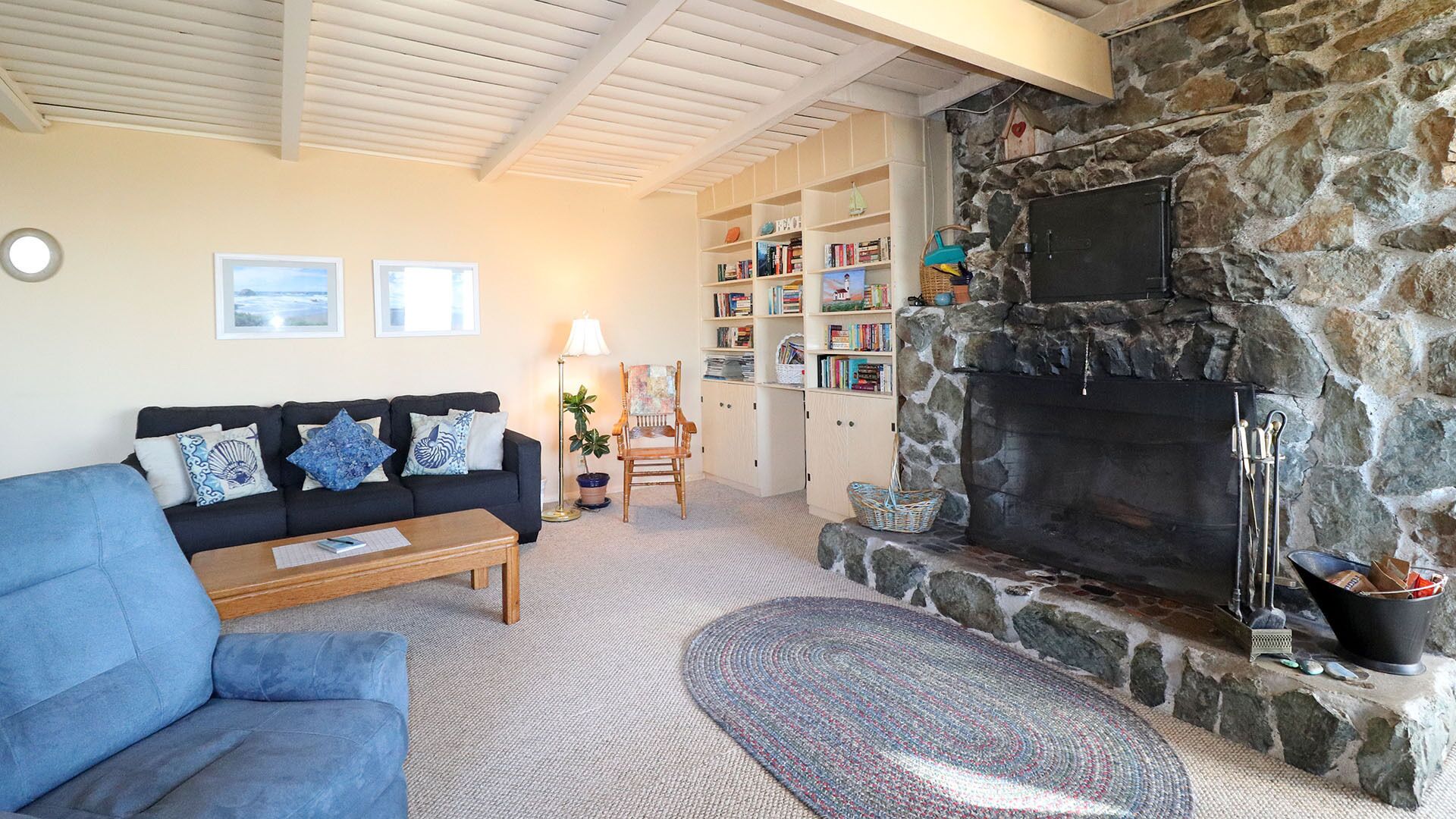 Pacific View: A cozy ocean-front house with the beach just steps away