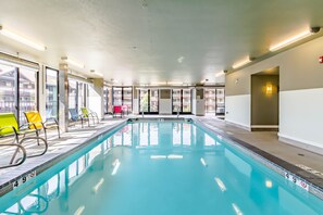 屋内プール、温水プール