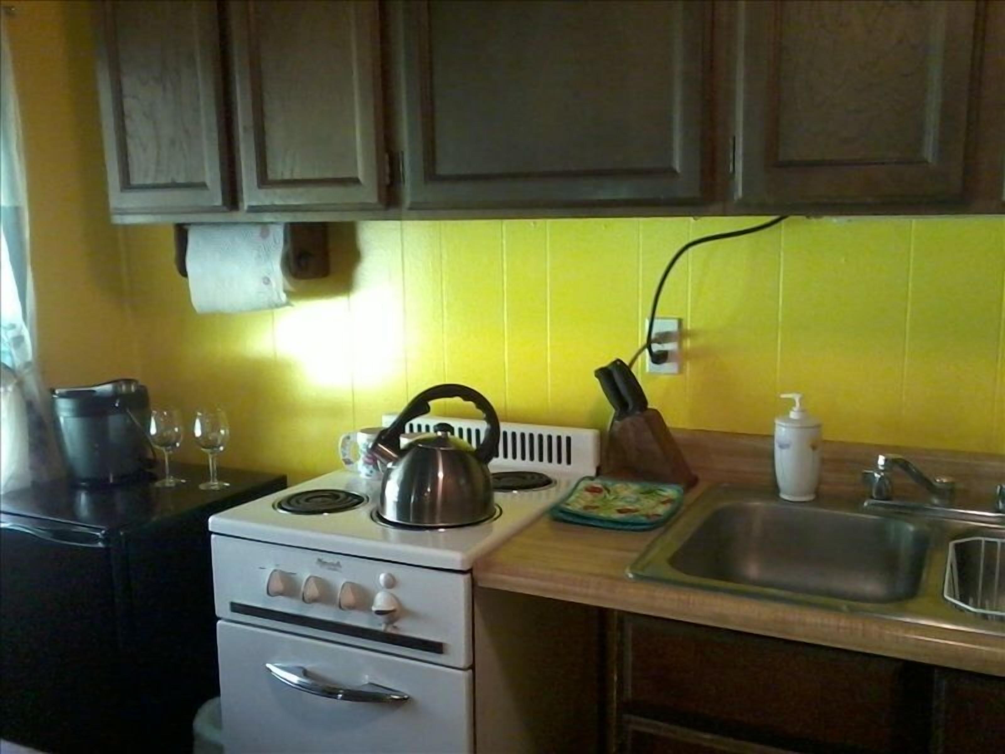 A Private, Cozy Cabin Near Bigfork for Two with a Clawfoot Tub