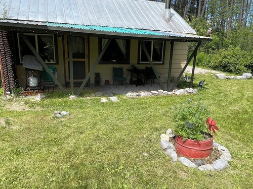 A Private, Cozy Cabin Near Bigfork for Two with a Clawfoot Tub