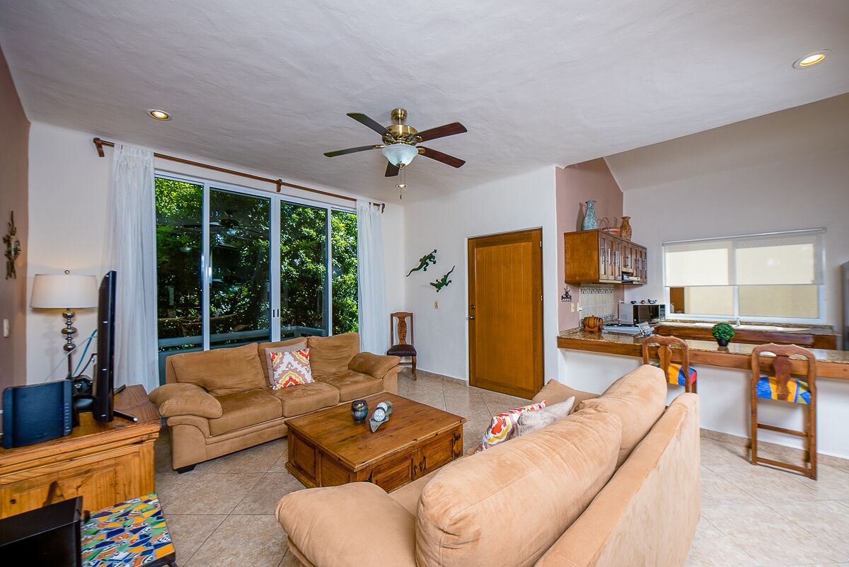 Beautiful PH W/ Roof Terrace, WiFi & Spa Next Door!