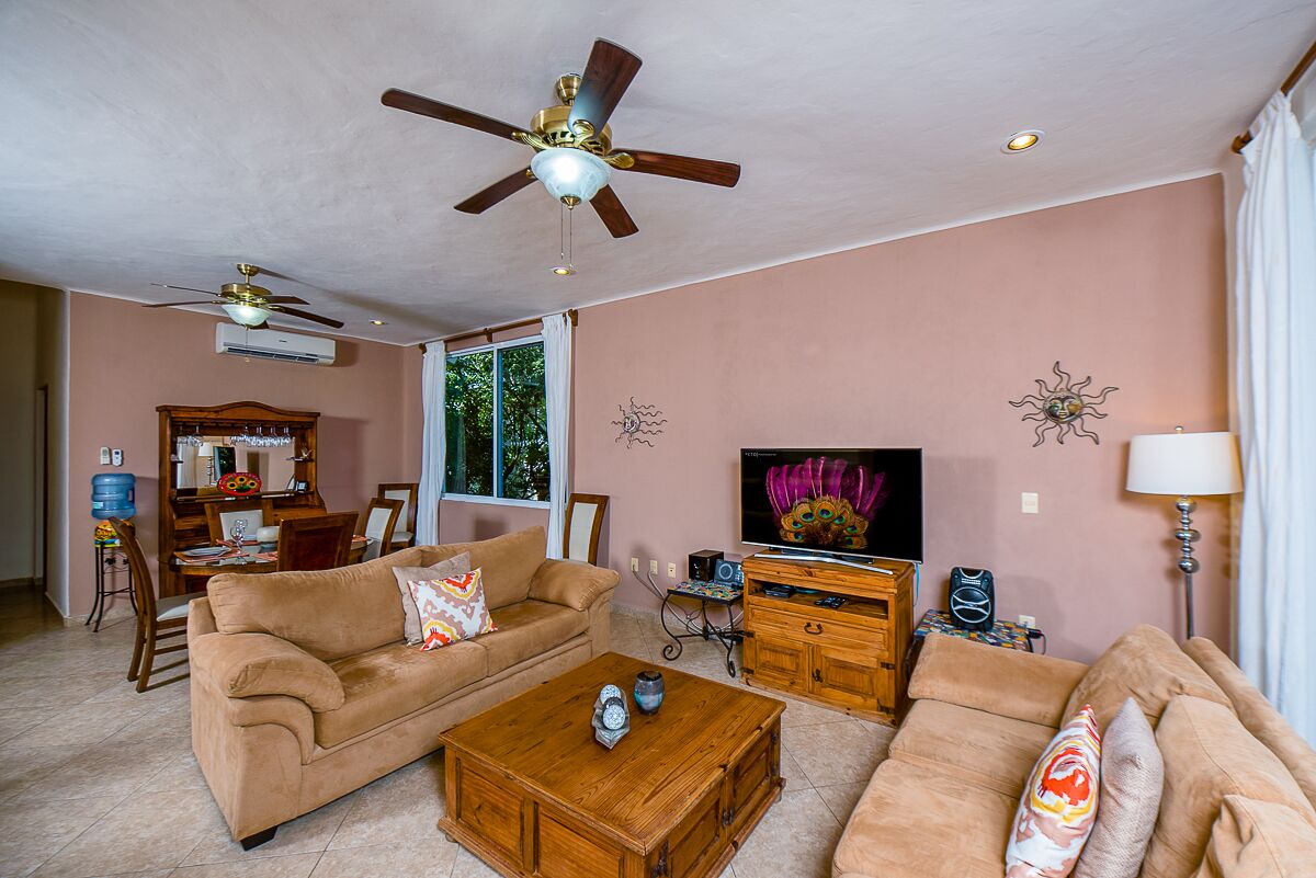 Beautiful PH W/ Roof Terrace, WiFi & Spa Next Door!