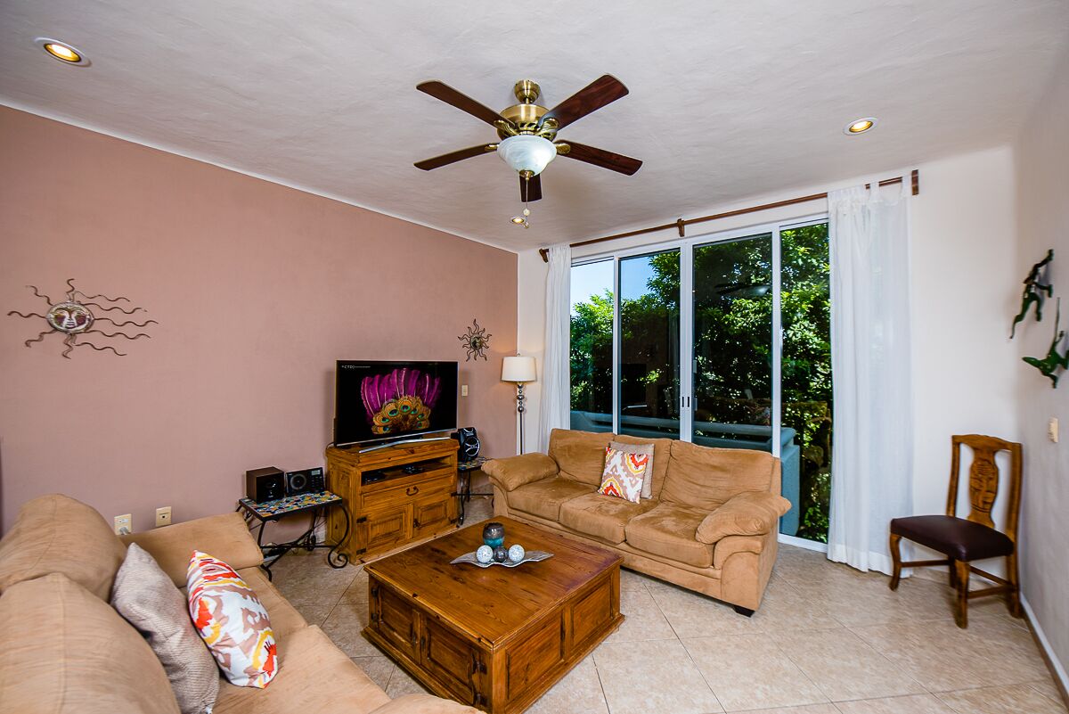 Beautiful PH W/ Roof Terrace, WiFi & Spa Next Door!