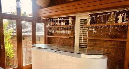 Central Glen Waverley Entire House sleep 12