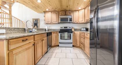 The Lodge at Duck Creek: EAGLE'S LOOKOUT SUITE