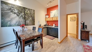 Coffee/tea maker, fridge, stovetop, toaster - The Open-Plan Penthouse (Crestone)