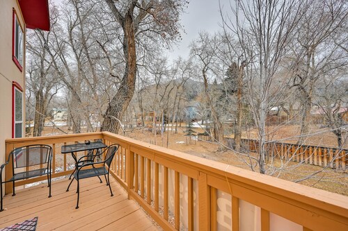 Kaunis kattohuoneisto 3 huoneessa - sijaitsee puiden puissa