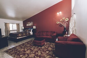 1 bedroom, free WiFi, bed sheets - The Open-Plan Penthouse (Crestone)