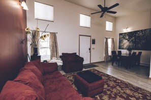 TV, books - The Open-Plan Penthouse (Crestone)