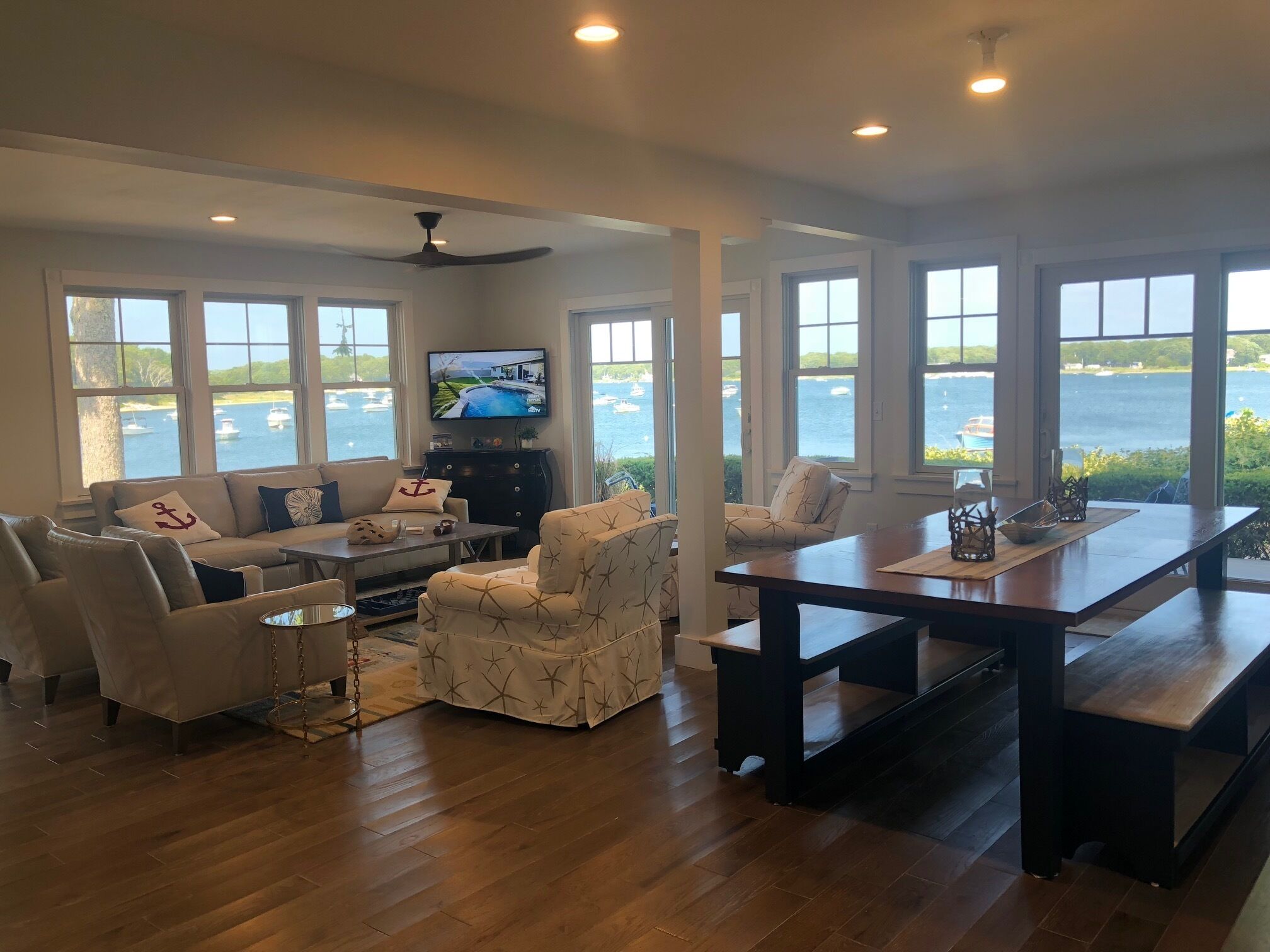 Waterfront oasis 2 master suites, 3 private decks, close to beach & shopping