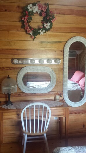 2 bedrooms, bed sheets