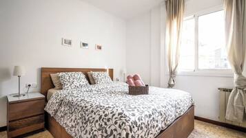4 bedrooms, in-room safe, iron/ironing board, WiFi