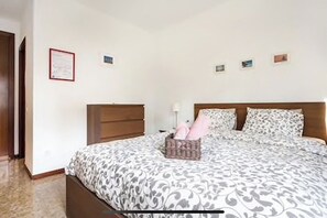 4 bedrooms, in-room safe, iron/ironing board, WiFi