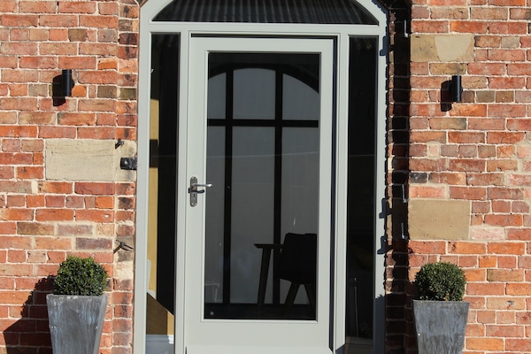 Vista frontal de la propiedad