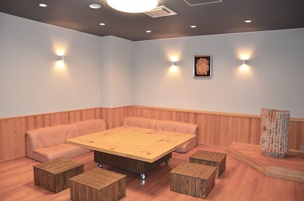 Lobby sitting area - Hotel Bauhinia (Shinano)