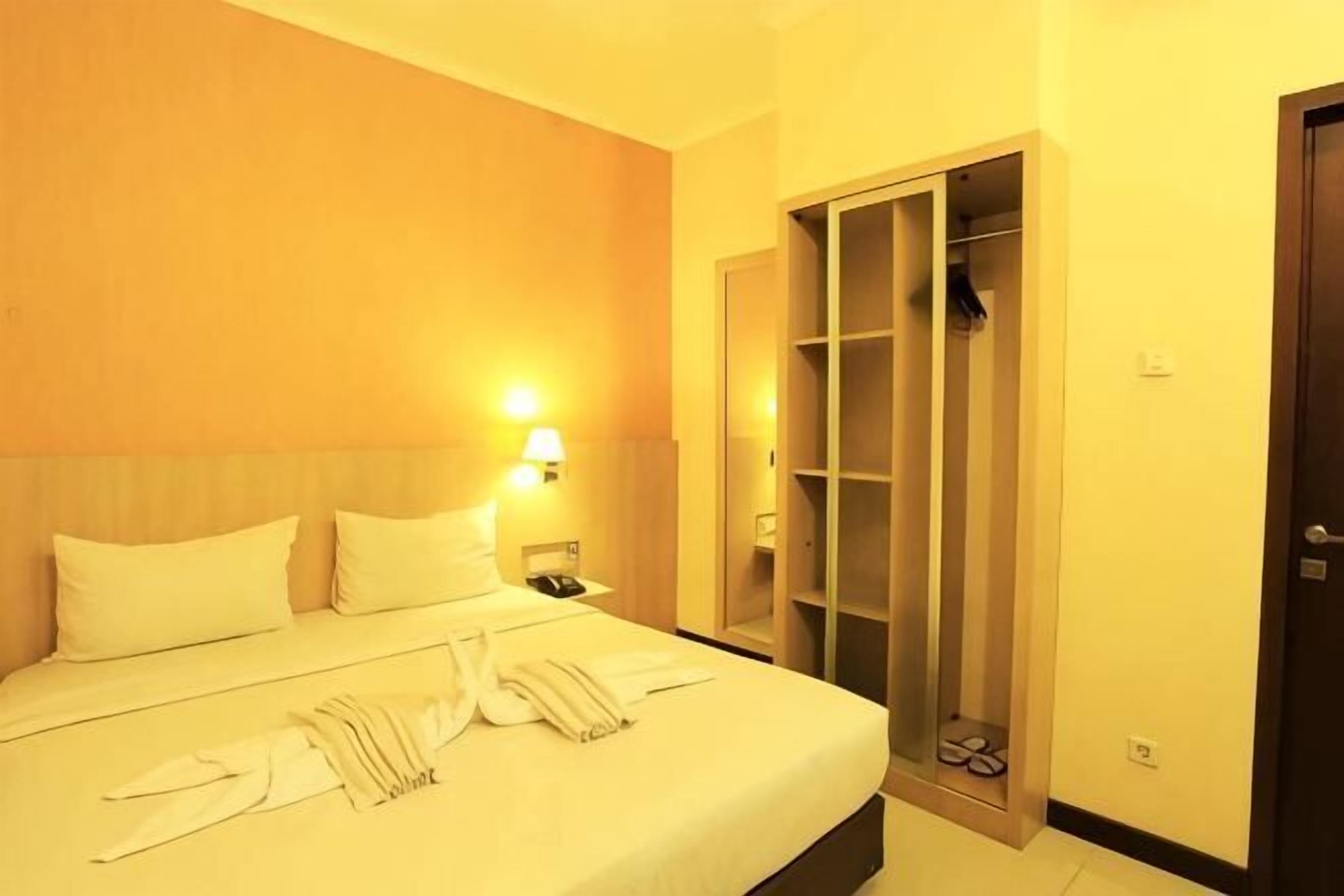 Desk, blackout drapes, iron/ironing board, free WiFi