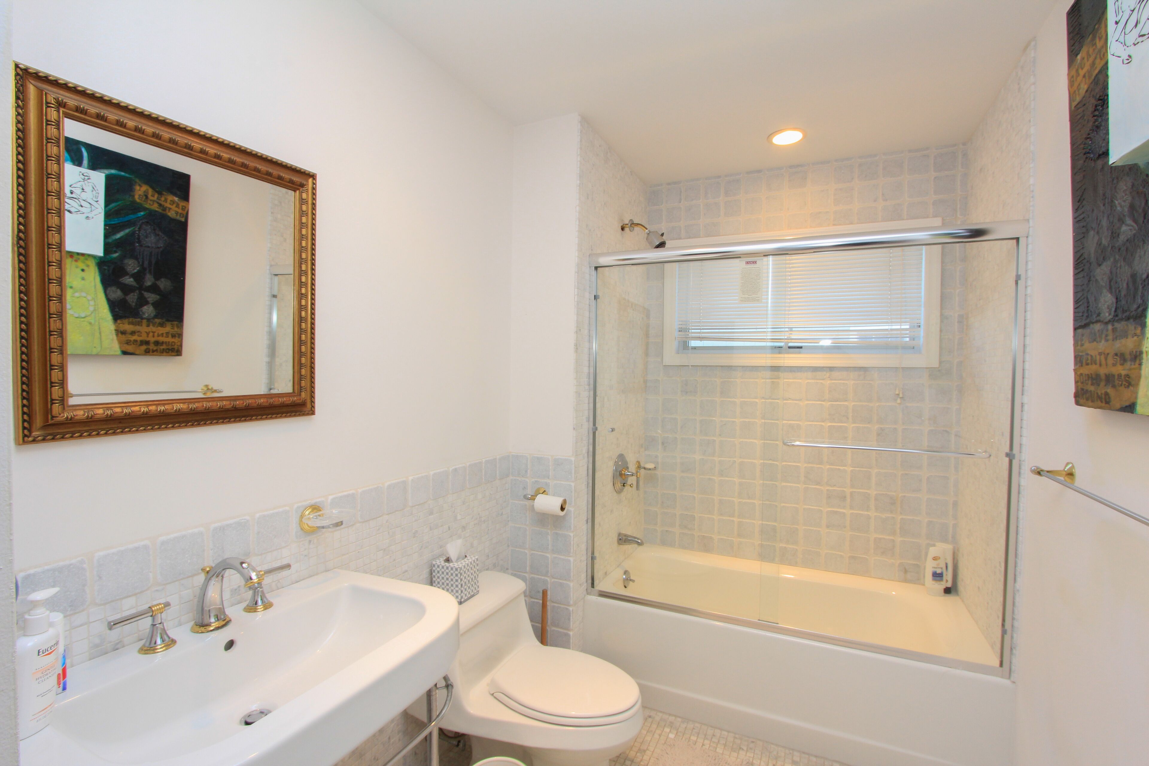 Designer Oceanfront  Luxury Bdrms! surround sound art collection,hot tubonBeach