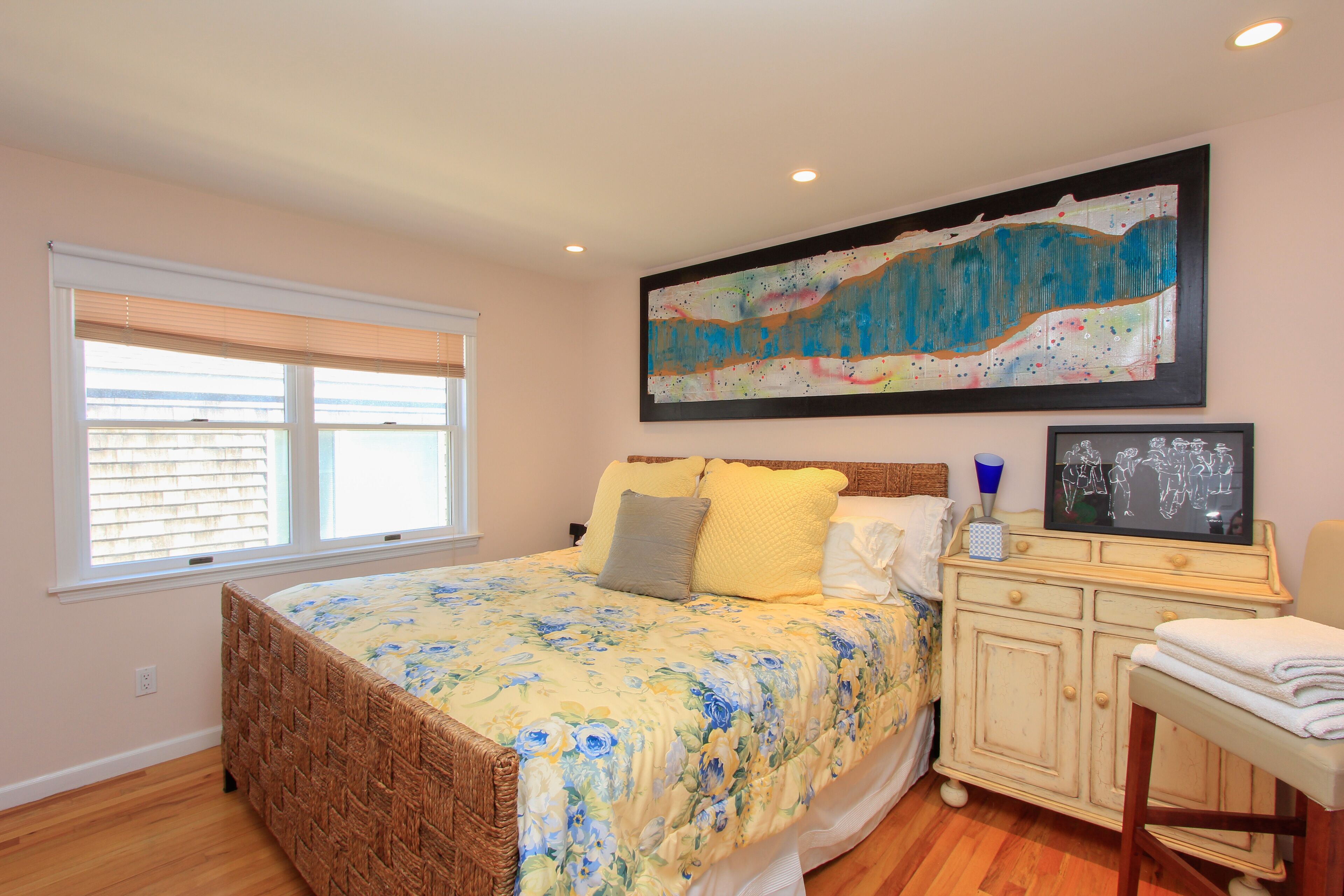 Designer Oceanfront  Luxury Bdrms! surround sound art collection,hot tubonBeach