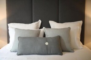 Apartment, 2 Schlafzimmer | 2 Schlafzimmer, Zimmersafe, kostenloses WLAN, Bettwäsche